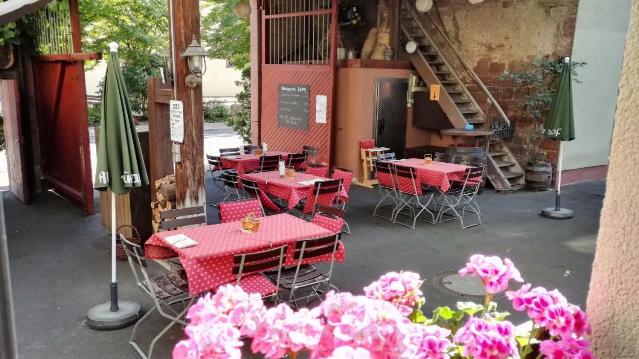 Wirtshaus & Hotel Zur Alten Brauerei Zapf Uettingen Bagian luar foto